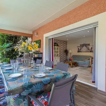Feriehus Charming Ground Floor With A Heated Swimming Pool *