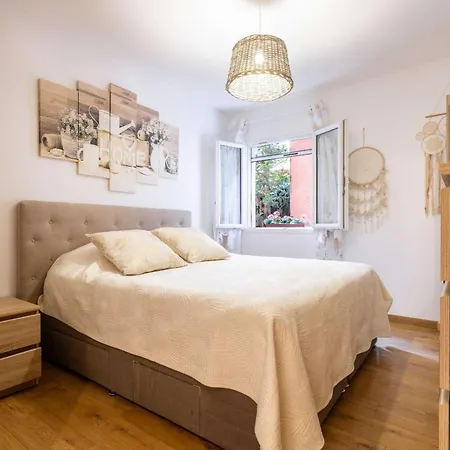 Σπίτι διακοπών Charming Ground Floor With A Heated Swimming Pool Cers