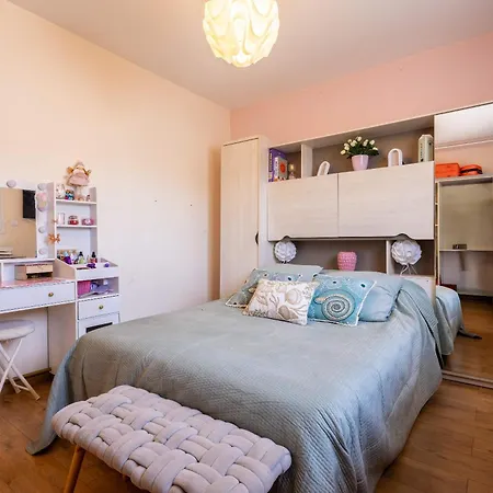 Feriehus Charming Ground Floor With A Heated Swimming Pool Cers