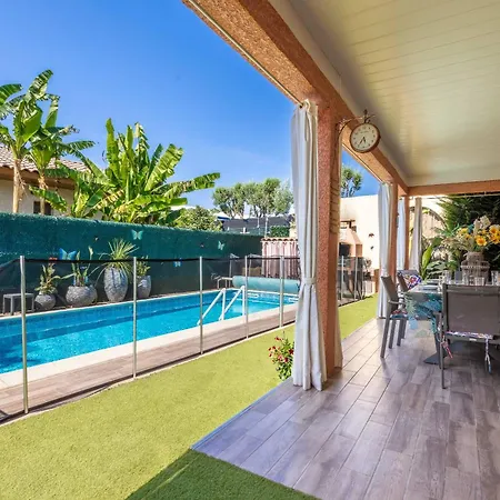 Σπίτι διακοπών Charming Ground Floor With A Heated Swimming Pool Cers
