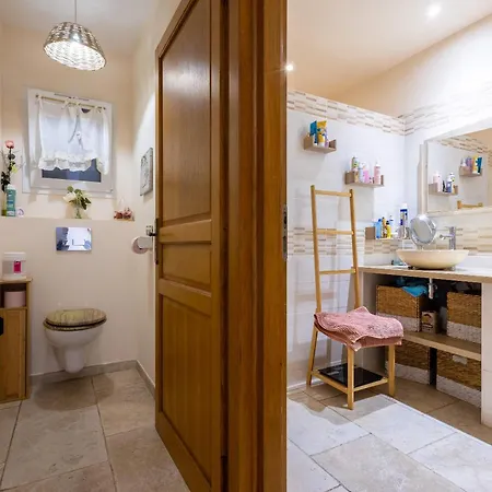 Charming Ground Floor With A Heated Swimming Pool Feriehus *