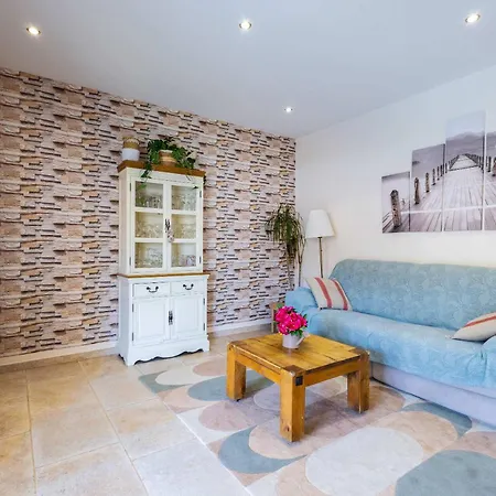 Charming Ground Floor With A Heated Swimming Pool Σπίτι διακοπών *