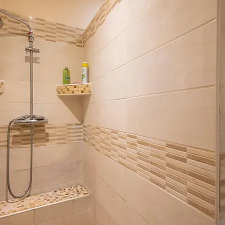 Charming Ground Floor With A Heated Swimming Pool Feriehus *
