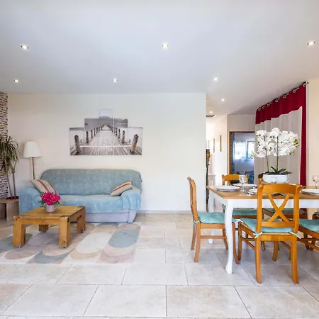 Charming Ground Floor With A Heated Swimming Pool Feriehus Cers