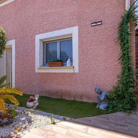 Charming Ground Floor With A Heated Swimming Pool Σπίτι διακοπών *